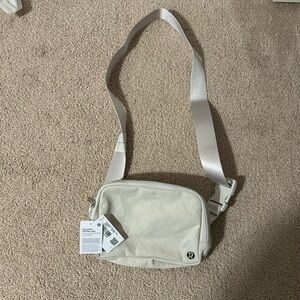 BEIGE LARGE LULU LEMON FANNY PACK NEVER USED W TAGS